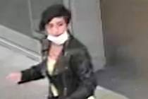 Policisté pátrají po totožnosti této ženy, zachycené v ústeckém obchodním centru