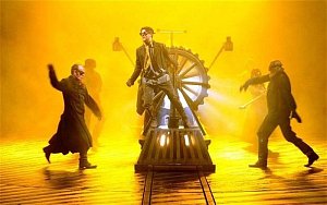 Divadelní lahůdka v Hraničáři! Frankensteina v Londýně režíroval Boyle s hudbou Underworld.