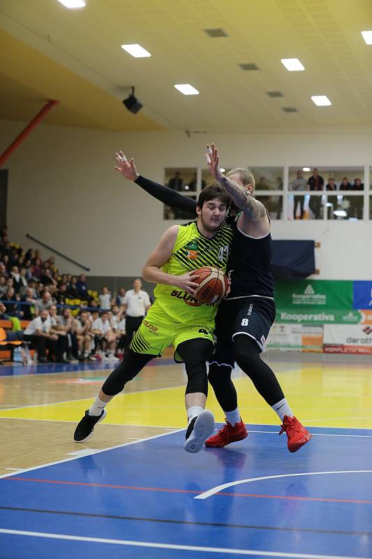 Basketbalové derby Ústí nad Labem - Děčín v rámci základní skupiny Alpe Adria Cupu 2019/2020.