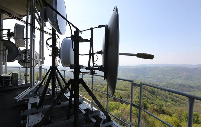 Navštívili jsme televizní a rozhlasový vysílač Buková hora na Děčínsku. Při pořizování reportáže jsme prošli veškeré technické provozy od těch historických, které  už nejsou funkční, ale mají zde nostalgickou hodnotu až po nejnovější digitální vysílače. P