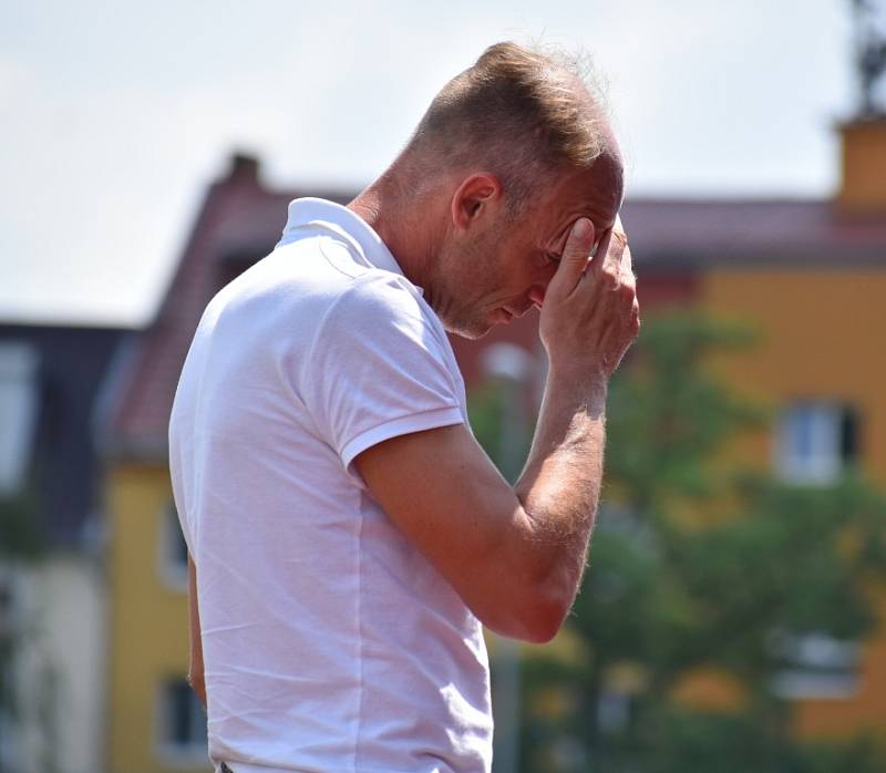 Fotbalisté Ústí nad Labem (pruhované dresy) doma porazili Viktorii Plzeň B 1:0.