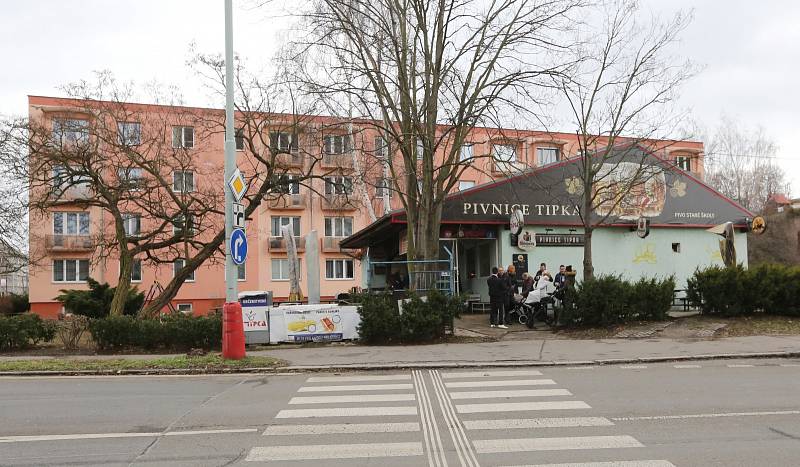 V pondělí se uskutečnil protest štamgastů restaurace Tipka na Klíši v Ústí nad Labem. Magistrát chce aby majitel restauraci zavřel a pozemek předal magistrátu. Proti tomu se postavil jak majitel, tak i stálí štamgasti a studenti z vysokoškolských kolejí