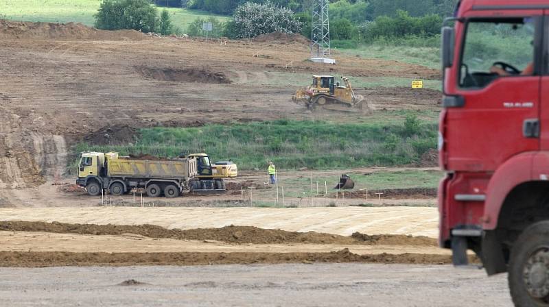 V sobotu začalo platit stavební povolení na stavbu zbývajícího úseku dálnice D8. 