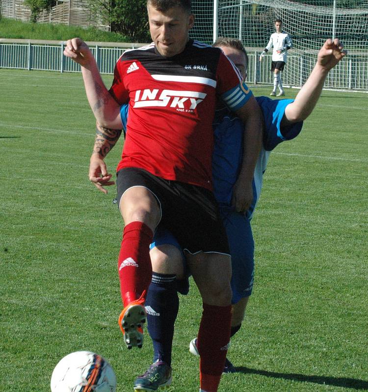 Fotbalisté Brné (červení) zvítězili v Jílovém 1:0. 