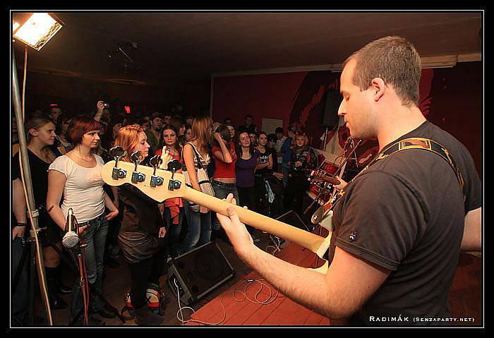 Koncert ve VŠ baru v Ústí nad Labem. 