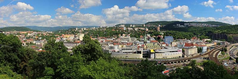 Město Ústí i jeho okolí zachycují snímky penzisty Jaroslava Schwarze. Poznáte, která místa zachycuje tento záběr a odkud ho fotograf vyfotil?