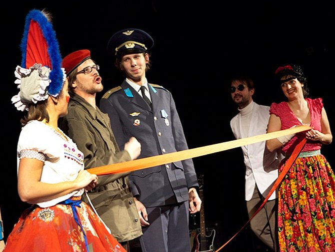 Loutkové divadlo Športniki nabídne Gagarina.