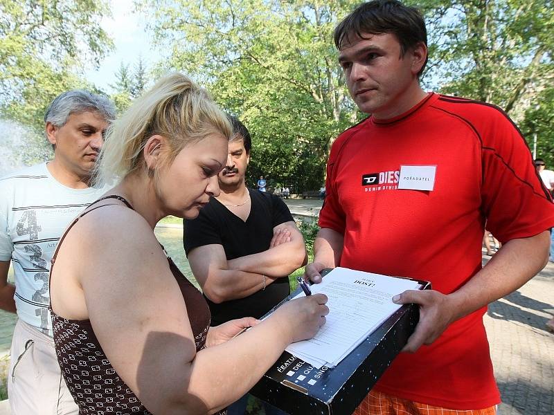 Demonstrace Romů proti extrémismu v Ústí nad Labem.