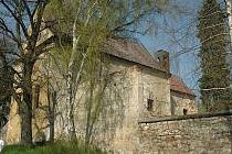 Chátrající kapucínský klášter v Zákupech má svou majitelku, ta ale nemá na opravy.