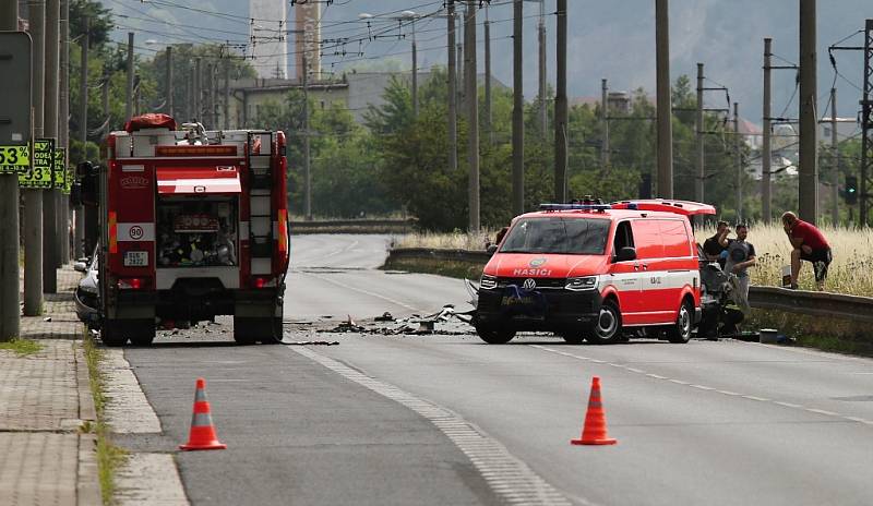 Tragická nehoda osobního vozu a trolejbusu v Ústí nad Labem