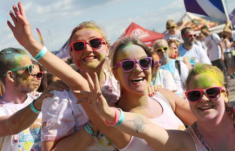 Za zábavou a za sportem dorazilo v v Ústí nad Labem na Rainbow run 2017 několik stovek návštěvníků.