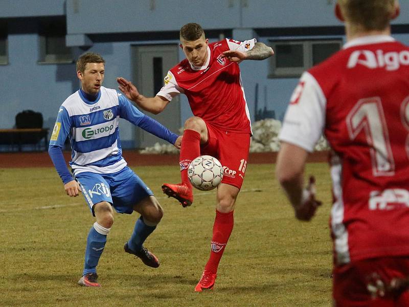 Fotbalové utkání mezi Armou Ústí nad Labem a FK Pardubice.