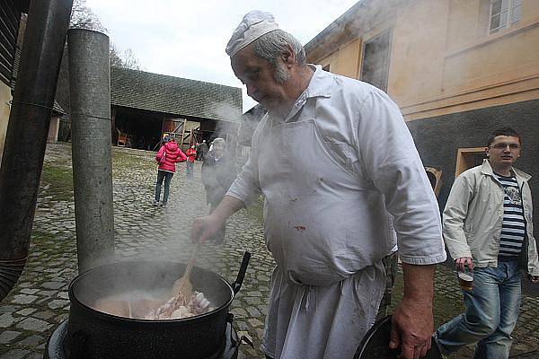 Staročeské vepřové hody v Zubrnicích.