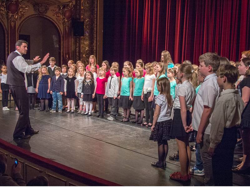 Koncert žáků školy v ústeckém divadle.