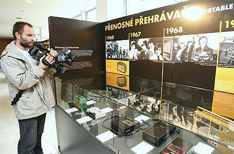 Muzeum spotřebičů v budově krajského úřadu. Ale nejen to. Zhlédnout mohli například dobové televizní záznamy a připomenout si tak čas, kdy tyto elektrospotřebiče vznikly.