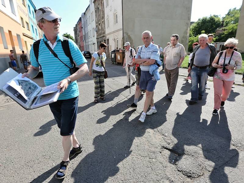 Zájemci se vypravili poznat proslulé ústecké ghetto Předlice s rodákem Karlem Punčochářem