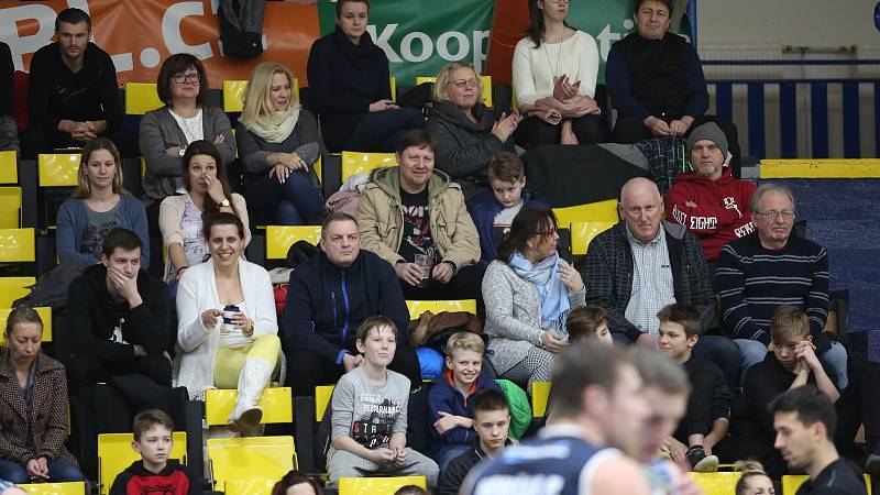 Basketbalový zápas mezi Slunetou Ústí nad Labem a Děčínem.