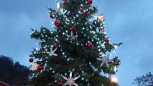 Vánoční strom na Novosedlickém náměstí na horním Střekově