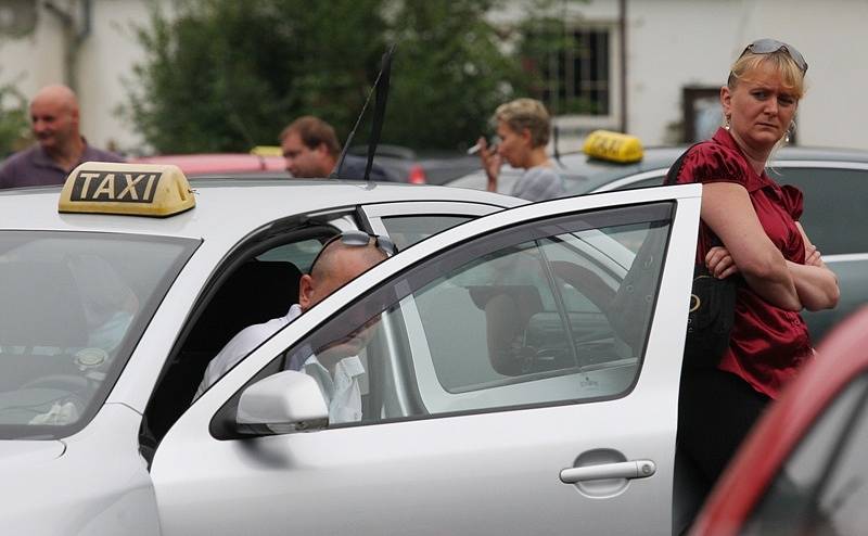 Pohřeb ubodané taxikářky v Neštěmicích. 