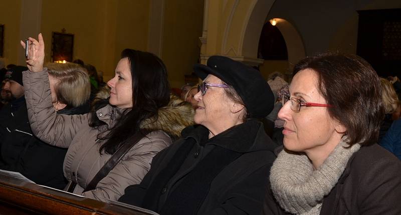 V kostele Nanebevzetí Panny Marie v Trmicích se konal už 14. Vánoční koncert žáků a učitelů zdejší základní školy.