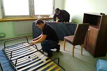 Strážníci připravují ubytování v městské budově v ústecké Hoření ulici