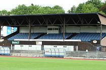 Tribuna ústeckého stadionu.