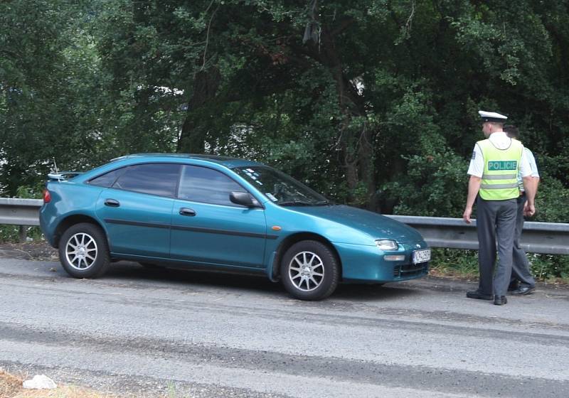 Na železniční trati mezi Dolními Zálezly a ústeckou čtvrtí Vaňov zemřel člověk po srážce s projíždějícím rychlíkem. 