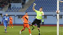 Ústečtí fotbalisté (modří) doma remizovali s Frýdkem 0:0.