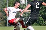 I.A třída. Ústecké městské derby Neštěmice (bíločervení) - Mojžíř (černí) skončilo remízou 2:2, na penalty zvítězilo mužstvo Neštěmic.