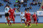 Ústečtí fotbalisté (bílo-modří) doma remizovali s Třincem 1:1.