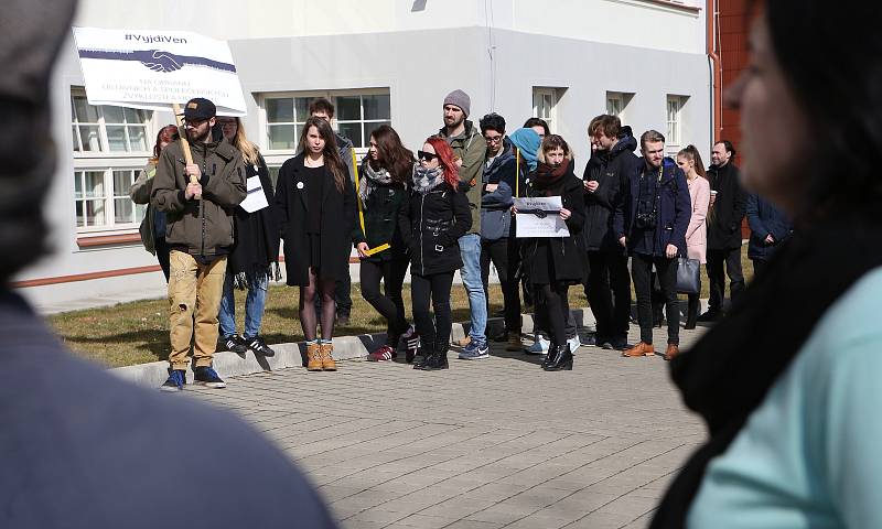 Studenti v Ústí stávkovali za ústavní hodnoty.