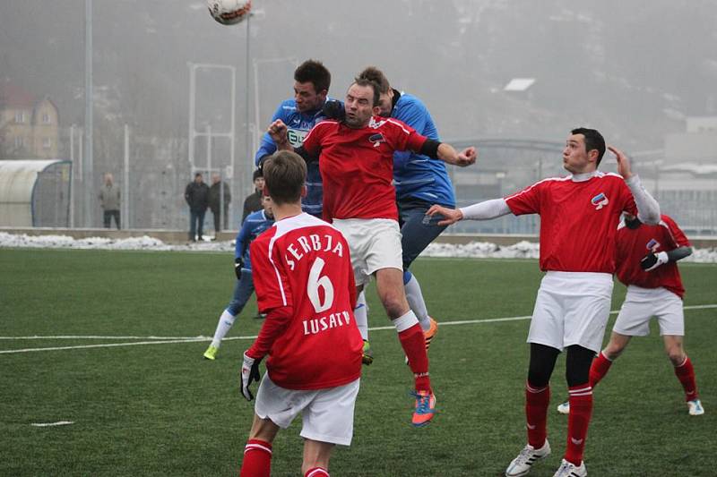 Ústečtí fotbalisté (modří) zvítězili na úvod přípravy vysoko 7:0.