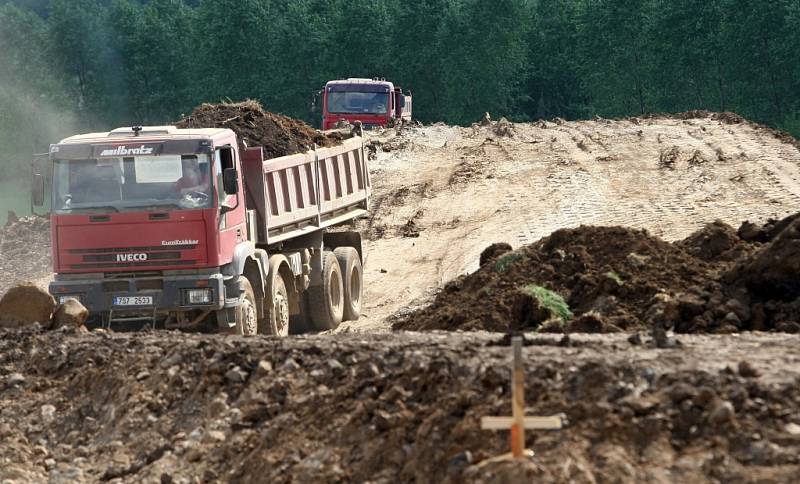 V sobotu začalo platit stavební povolení na stavbu zbývajícího úseku dálnice D8. 