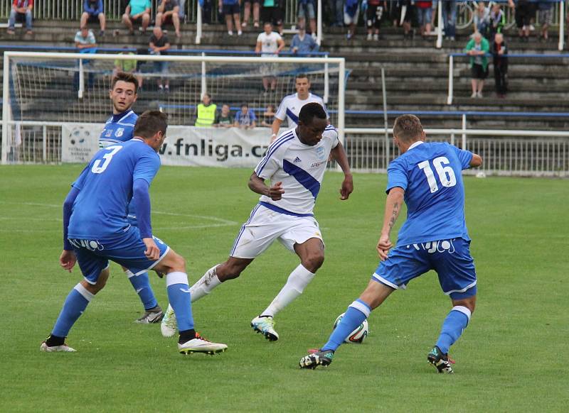 Ústečtí fotbalisté (modří) prohráli ve Frýdku-Místku 1:2.