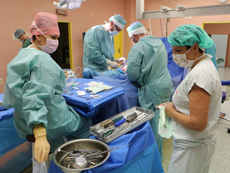 Unikátní ortopedické operace kolen provádí v Masarykově nemocnici v Ústí nad Labem ortoped MUDr. Pavel Neckář.