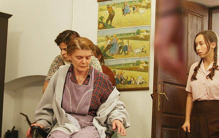 Ač natáčí Petr Nikolaev film Lidice v Chcebuzi na Litoměřicku, včera si vybral pro vznik snímku o tragédii zubrnický skanzen. 