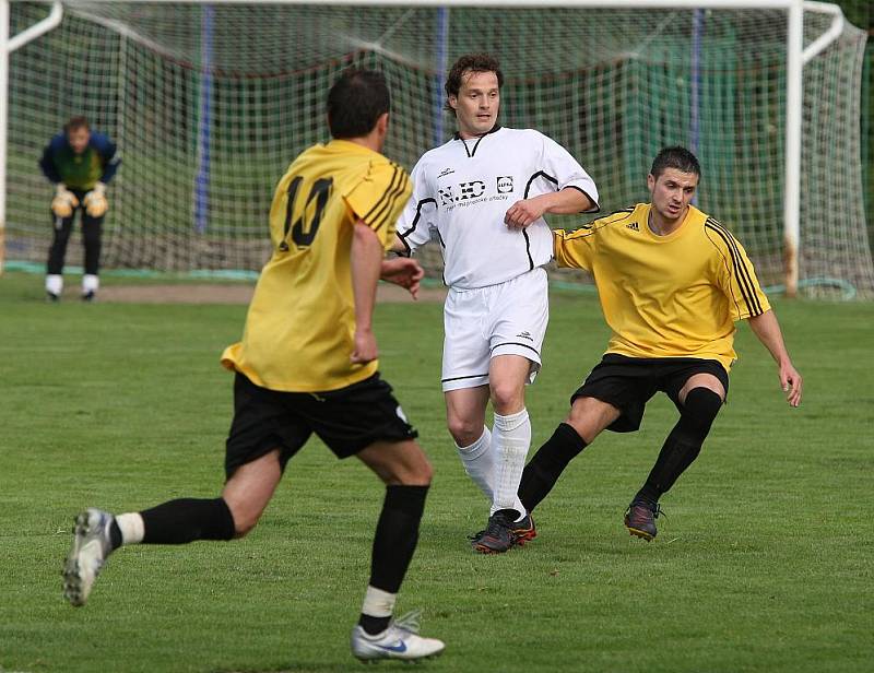 Fotbalisté Střekova získali důležité tři body, když porazili Bezděkov 3:1.