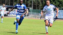 Fotbalisté Ústí nad Labem (pruhované dresy) doma porazili Viktorii Plzeň B 1:0.