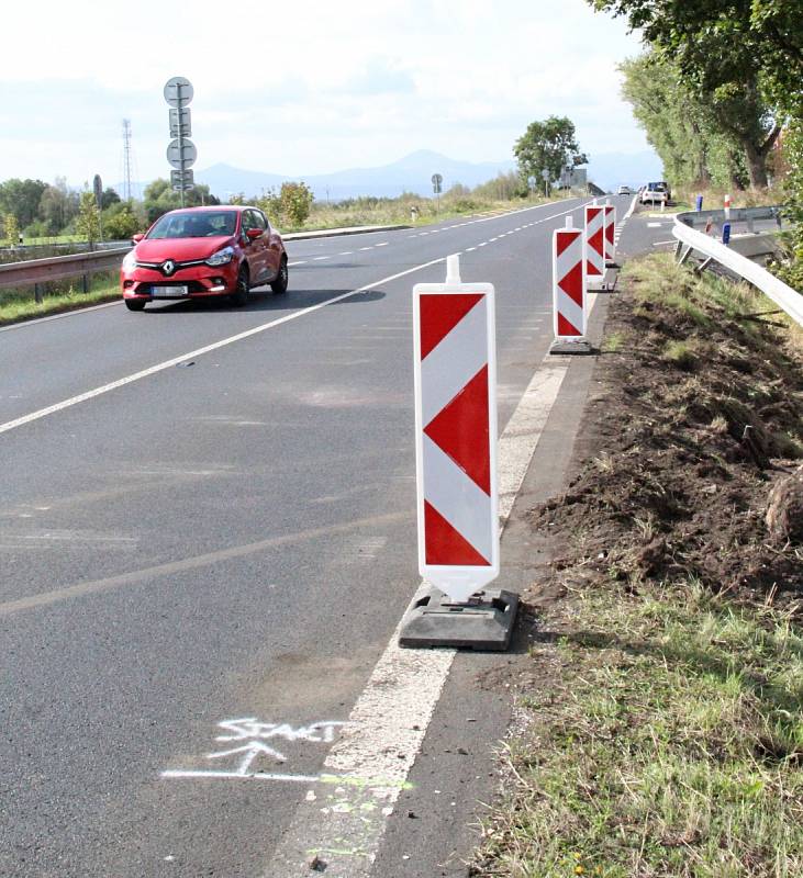 Křižovatka na silnici I/13 mezi Libouchcem a Žďárem, kde při nehodě zemřeli dva lidé