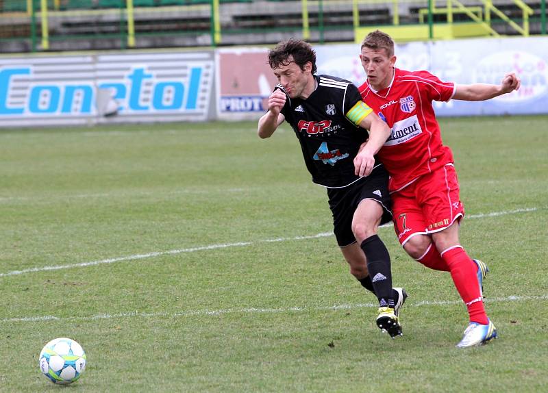 Ústečtí fotbalisté (červení) zvítězili na půdě HFK Olomouc 3:1.