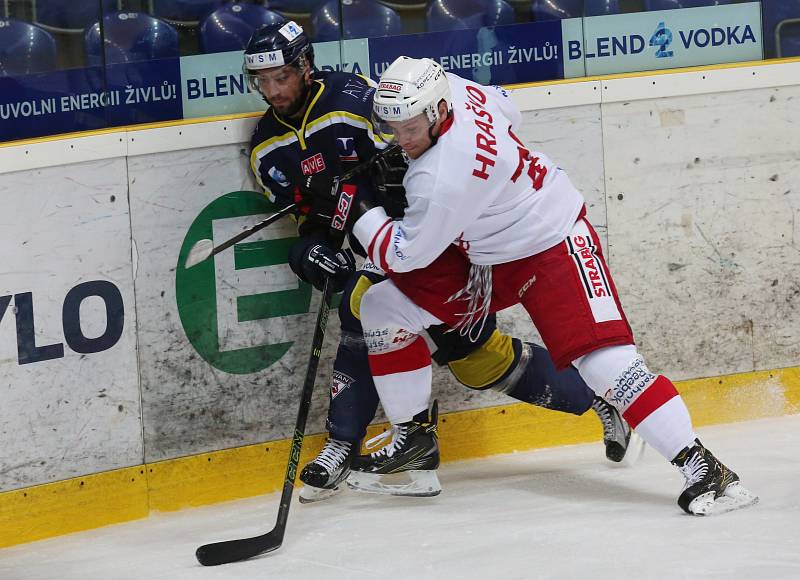 Ústečtí hokejisté (modří) doma podlehli Slavii 1:2 v prodloužení. 