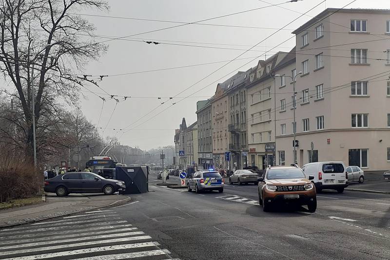 Tragická nehoda v Masarykově ulici v Ústí nad Labem, kde automobil v únoru 2021 srazil a usmrtil seniorku. Ilustrační foto.