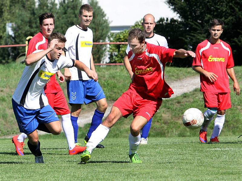 Trmice (bílí) rozdrtily Benešov 7:1. 