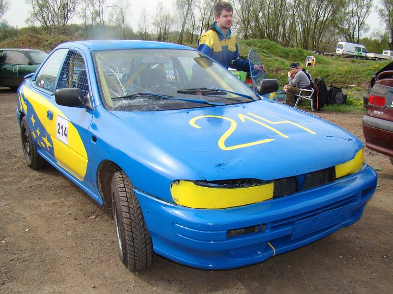 Třetí ročník amatérského seriálu závodů Autopoint Cup odstartoval v Chabařovicích. 