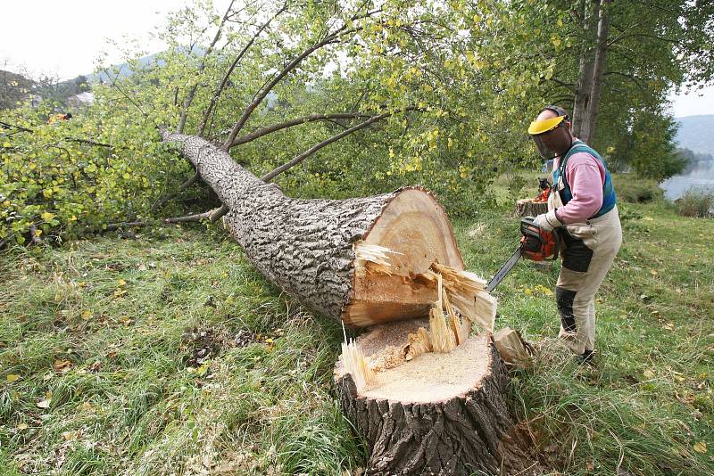 Stavba  okružní křižovatky v Sebuzíně, 2010