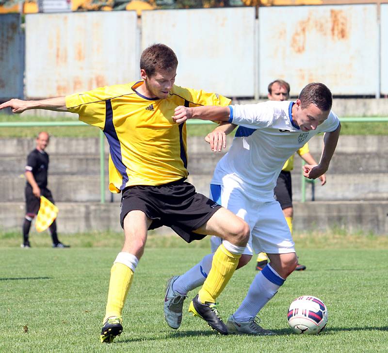 Fotbalisté Trmic (ve žlutočerném) doma smetli Chlumec 9:1.