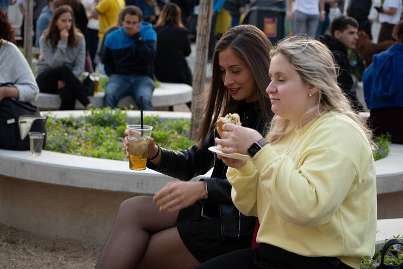 Páteční odpoledne na Univerzitním festivalu UJEP v kampusu v Ústí nad Labem