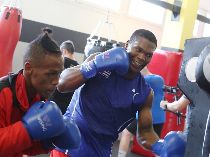 Kubánští boxeři při tréninku.