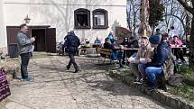 Vůně zabijačky v sobotu přilákala stovky lidí na teplický hrad Doubravka.