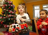 Ne každý je na Štědrý den se svou rodinou. Své o tom vědí děti z Dětského domova v Truhlářově ulici.